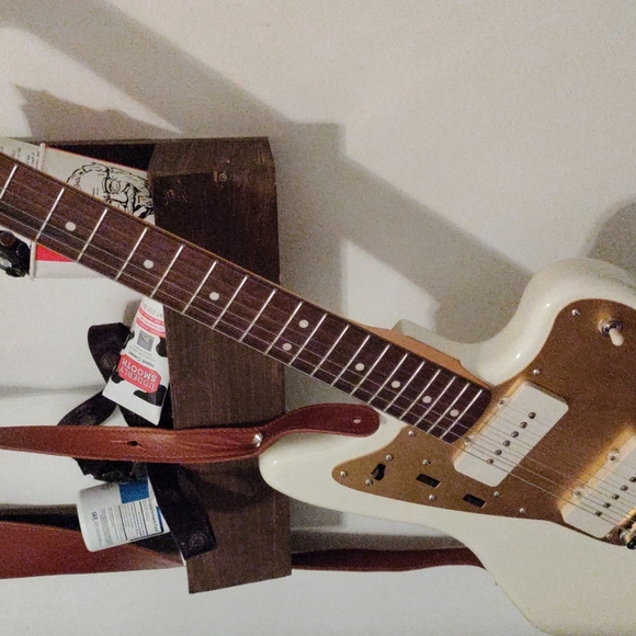 Fender jazzmaster squire electric guitar  gold on cream signed, j mascis - Picture 3 of 7